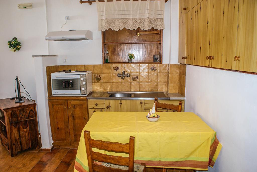 Amorani Studios Batsi Exteriér fotografie